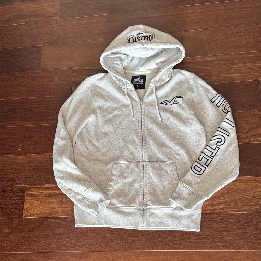 Hollister Men's size Medium Light Gray Zip-Up Hoodie